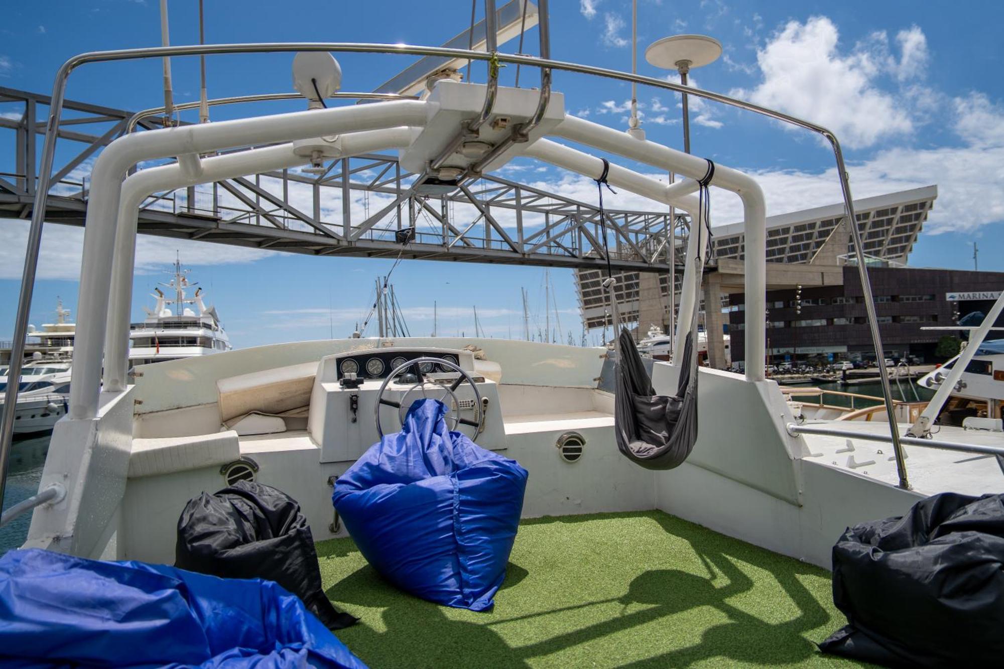 Botel Aloha Boat