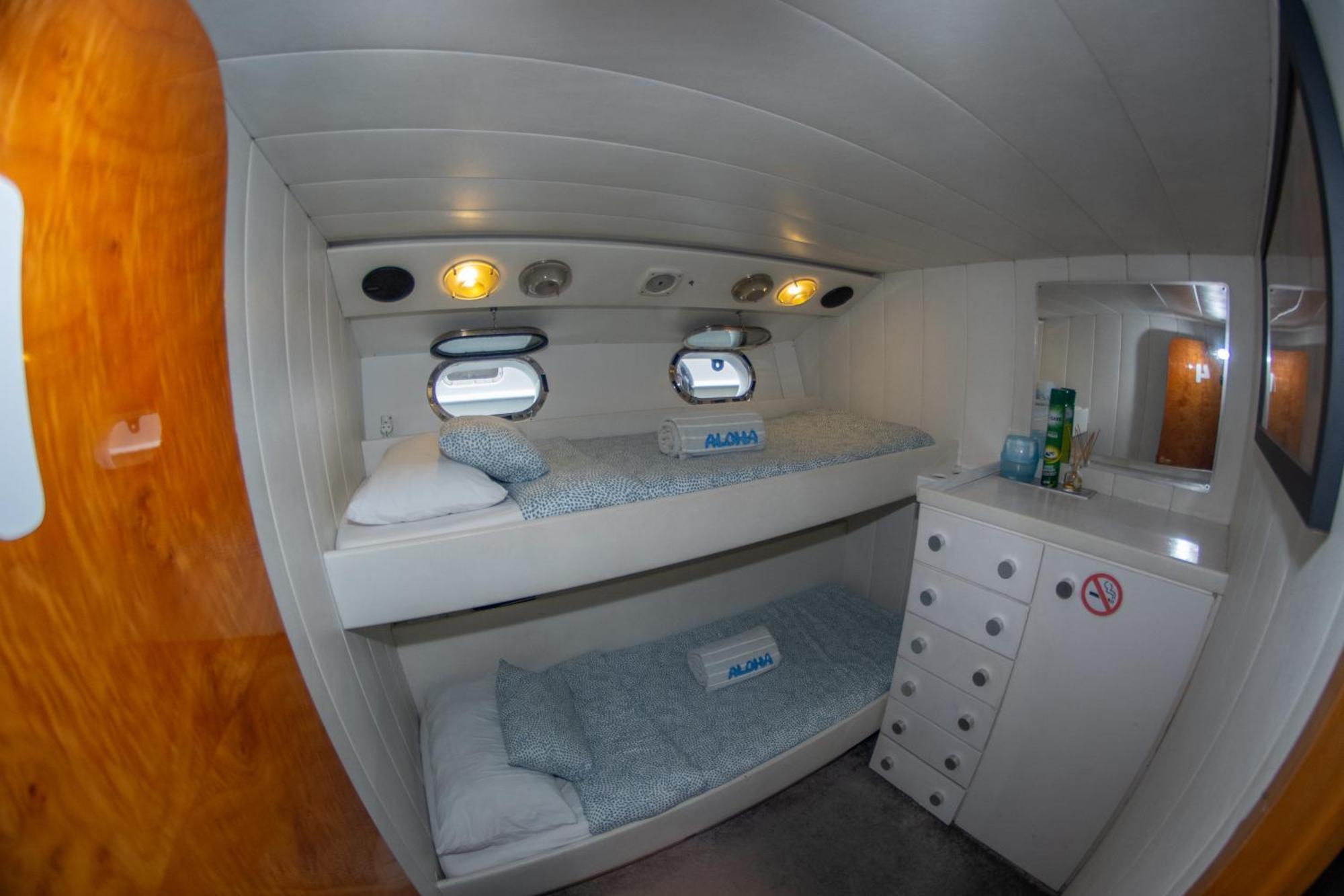 Botel Aloha Boat Barcelona