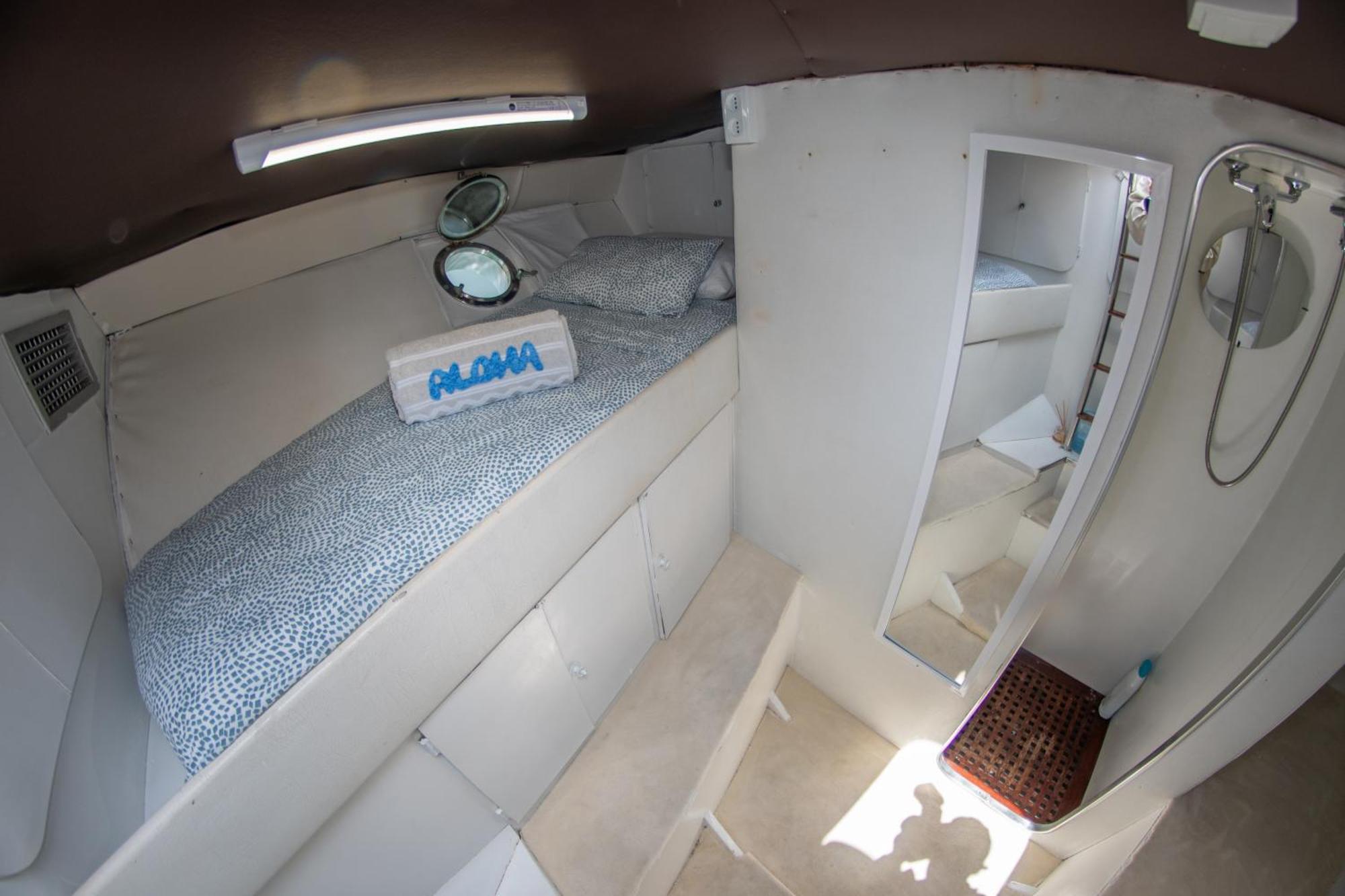 Aloha Boat Botel *